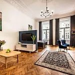 Flamingo Premium Hostel